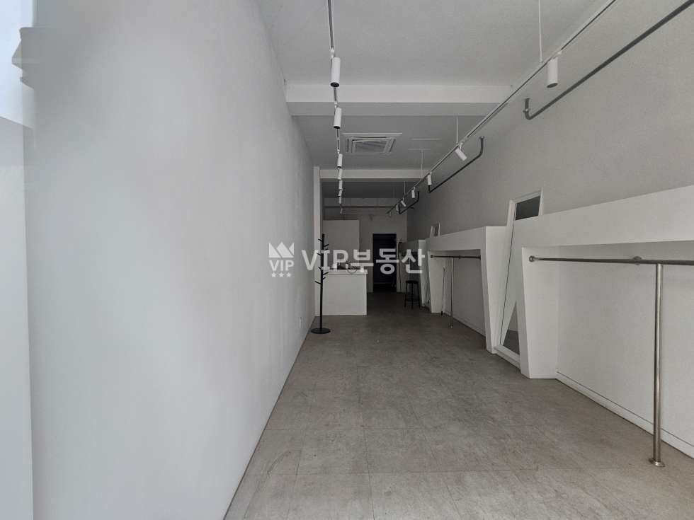 전북 전주완산구 고사동 보세옷가게 무권리 1층 상가 , 2칸 사용가능 월세 매물번호 11518 사진 1