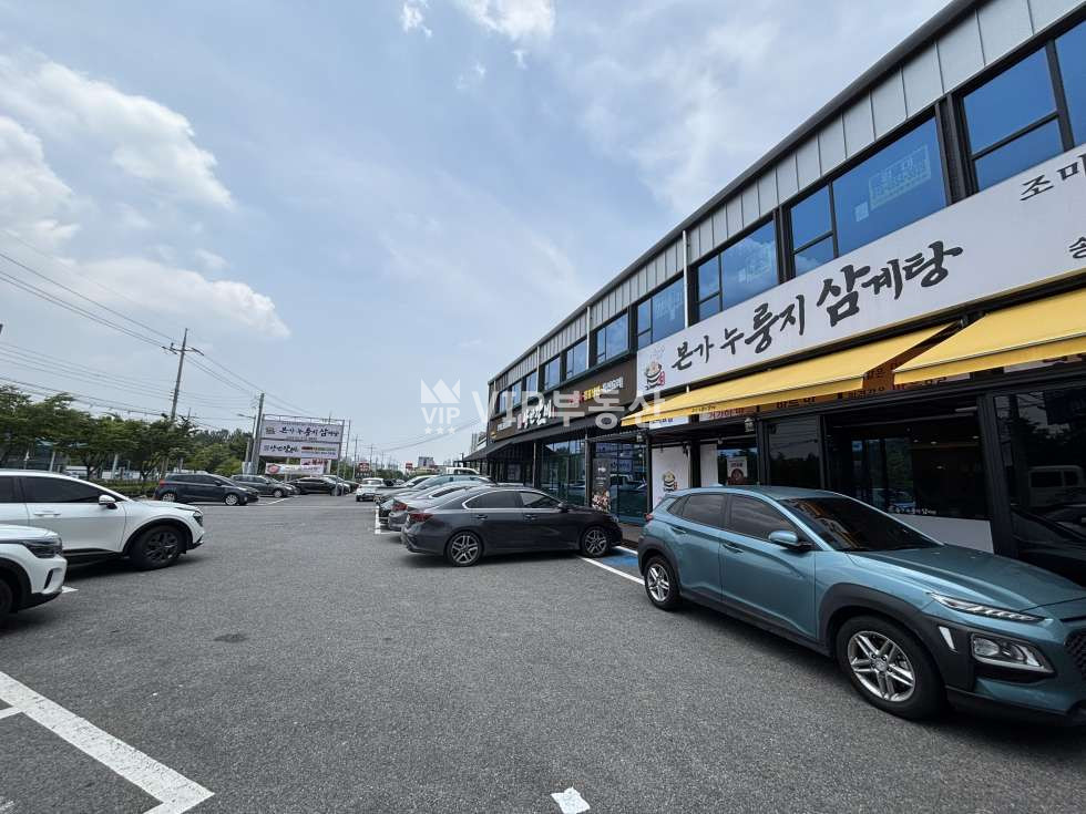 전북 전주덕진구 송천동2가 주건축물제1동 송천동 동부대로변에 위치한 전용 약 179평 대형 상가입니다. 월세 매물번호 12683 사진 2