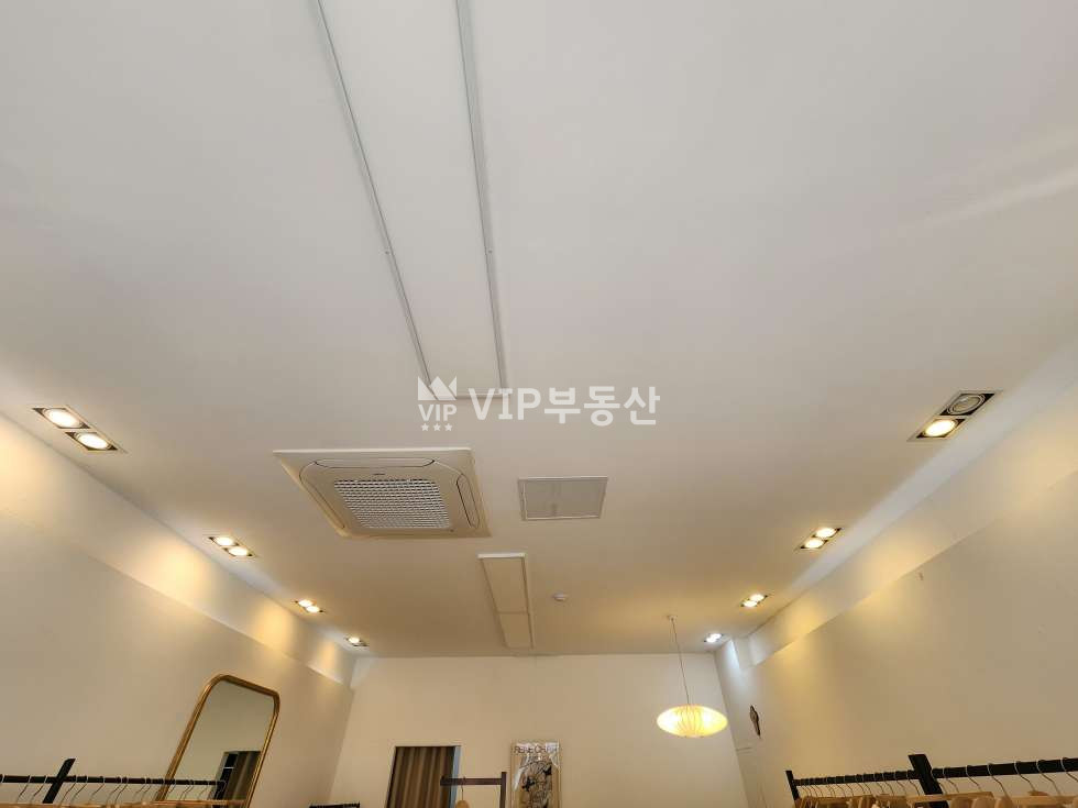 전북 전주완산구 효자동3가 깔끔한 인테리어톤의 소매점 상가! 월세 매물번호 11056 사진 4