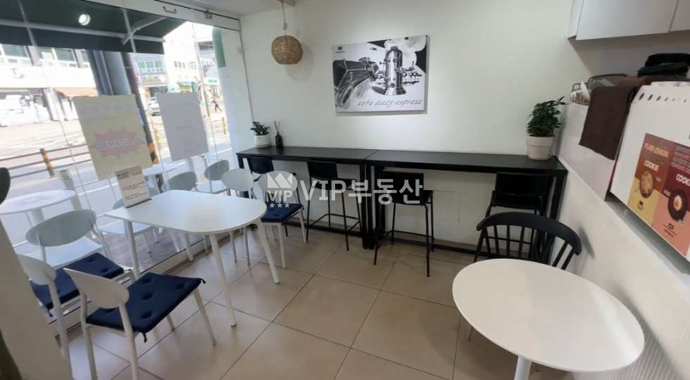 전북 전주덕진구 송천동2가 상가1동 카페인수해서 운영하기 좋은 상가입니다. 월세 매물번호 11057 사진 1